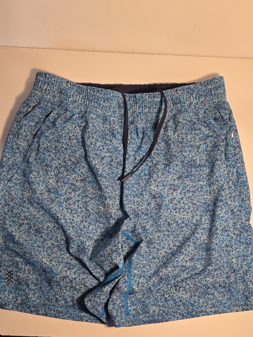 Rhone Digital Splatter Winter Blue Hybrid Athletic Shorts SZ Small (W26×L7)
